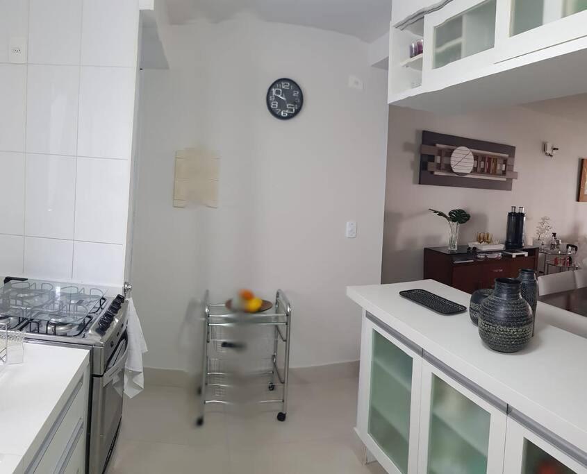 Apartamento Riviera Completo Espaçoso Varanda Gourmet e Praia a 150 m