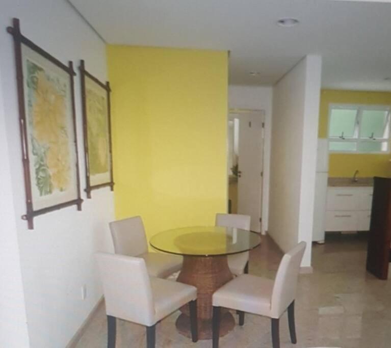 Apartamento Riviera Completo Espaçoso Varanda Gourmet e Praia a 150 m