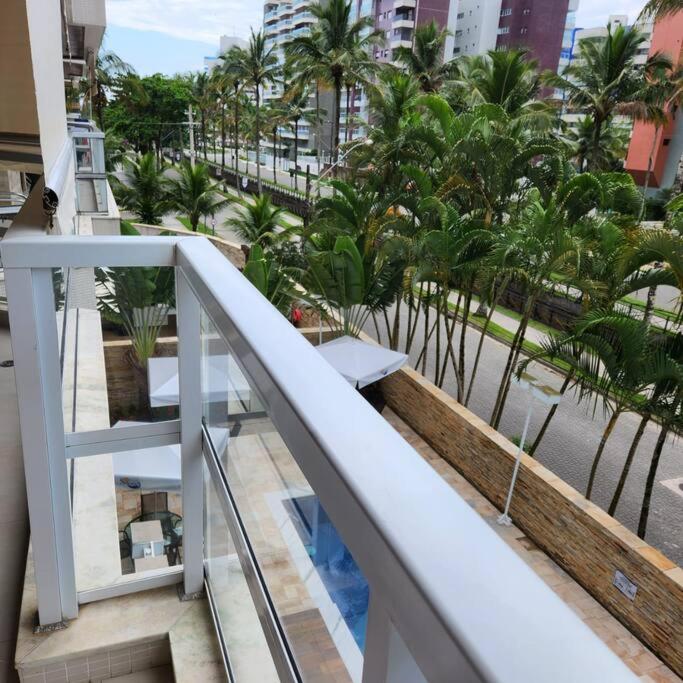 Apartamento Riviera Completo Espaçoso Varanda Gourmet e Praia a 150 m