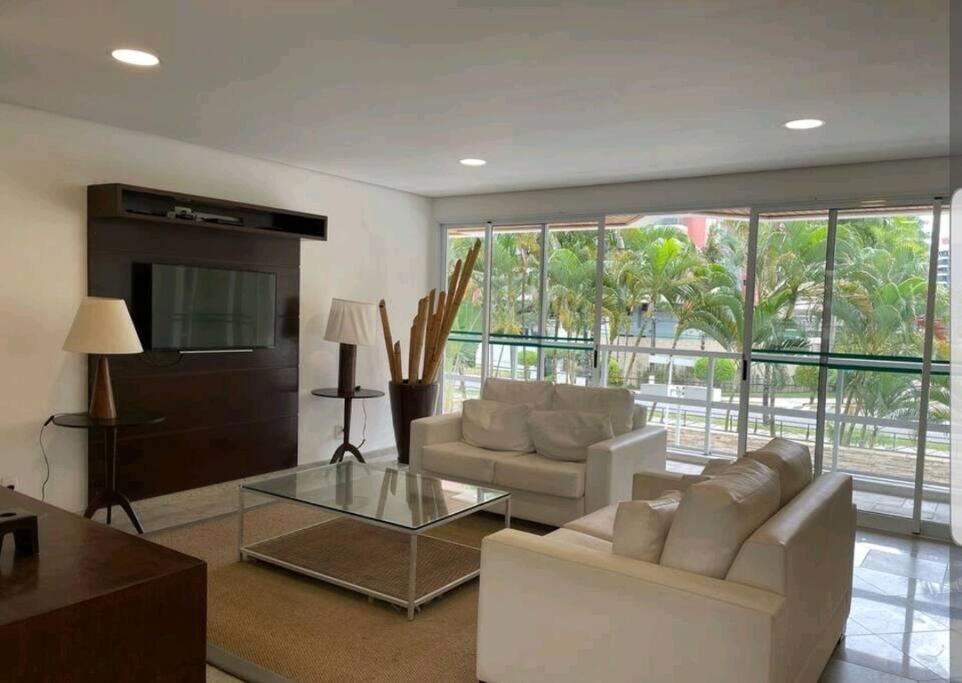 Apartamento Riviera Completo Espaçoso Varanda Gourmet e Praia a 150 m