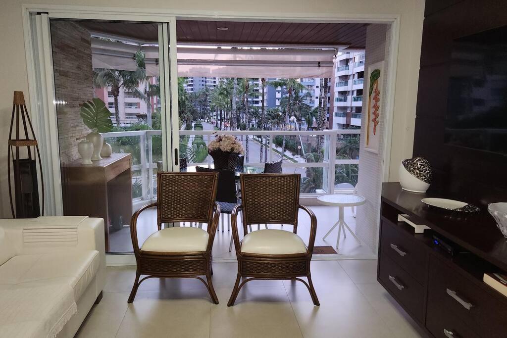 Apartamento Riviera Completo Espaçoso Varanda Gourmet e Praia a 150 m