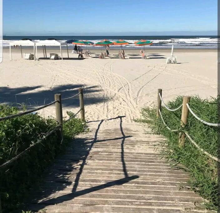Apartamento Riviera Completo Espaçoso Varanda Gourmet e Praia a 150 m