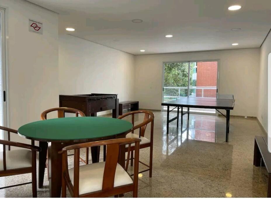 Apartamento Riviera Completo Espaçoso Varanda Gourmet e Praia a 150 m