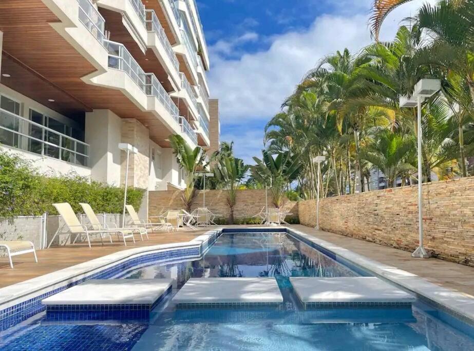 Apartamento Riviera Completo Espaçoso Varanda Gourmet e Praia a 150 m