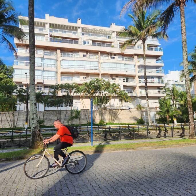 Apartamento Riviera Completo Espaçoso Varanda Gourmet e Praia a 150 m