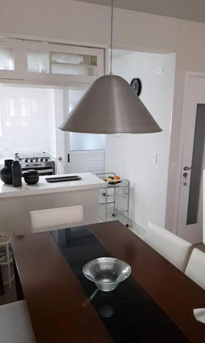 Apartamento Riviera Completo Espaçoso Varanda Gourmet e Praia a 150 m