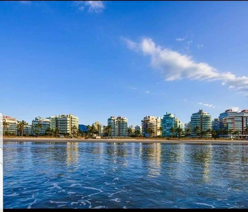 Apartamento Riviera Completo Espaçoso Varanda Gourmet e Praia a 150 m