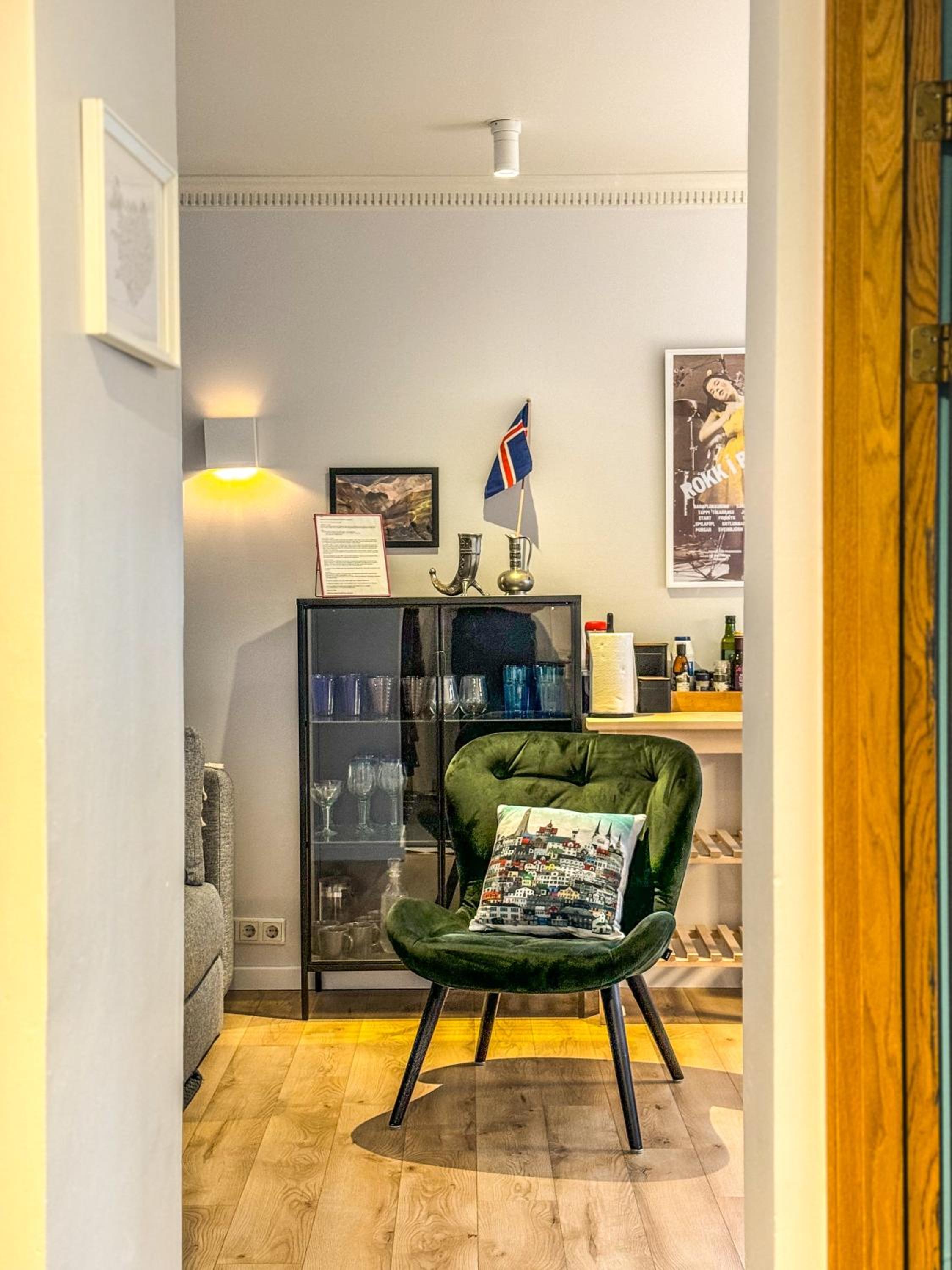 Enjoy Reykjavík Yellow Door Apartment view 5
