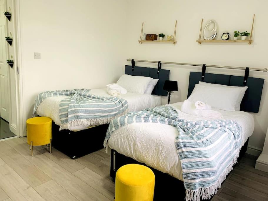 Large 7 Bedrooms split-level Flat Sleeps up to 14 view 4
