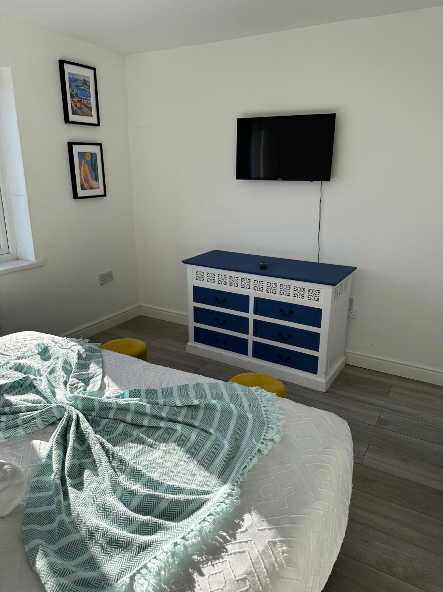 Large 7 Bedrooms split-level Flat Sleeps up to 14 view 5