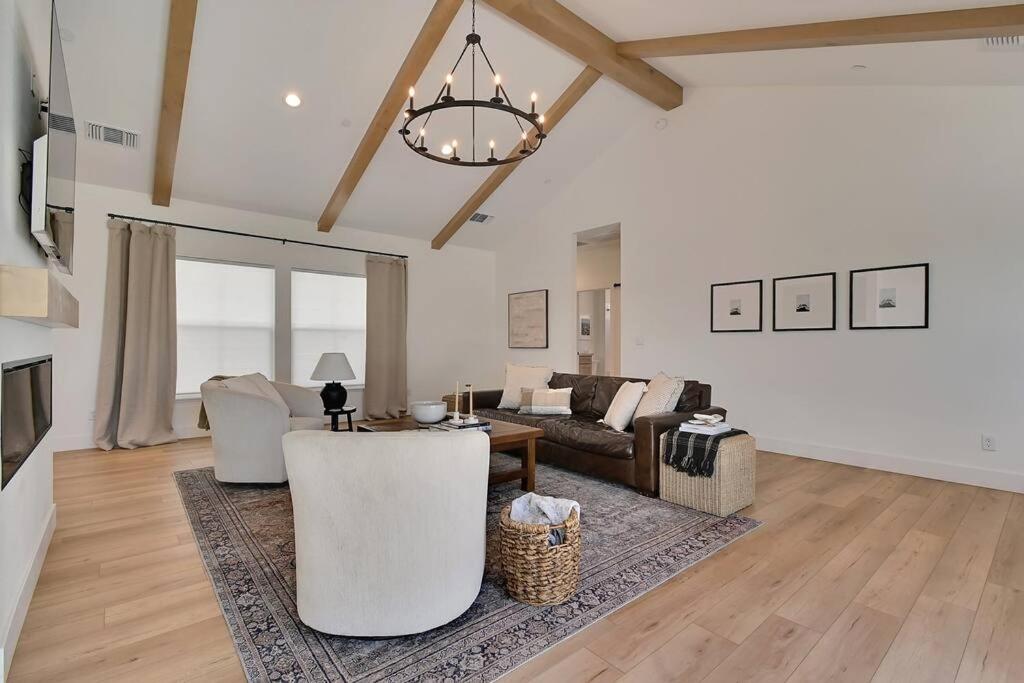 The Modern Farmhouse