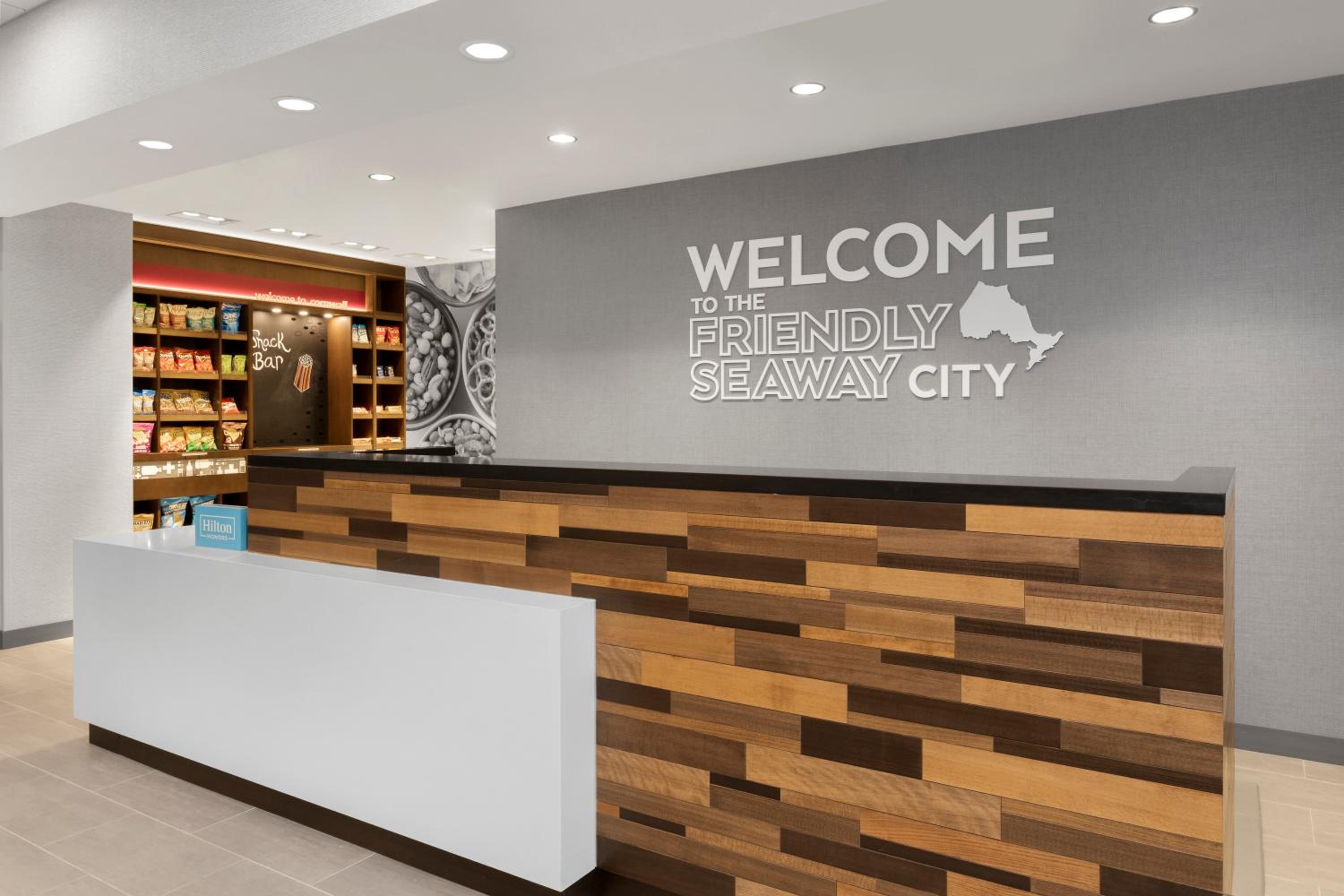 Cornwall Vacations - Hampton Inn By Hilton Cornwall - Property Image 1