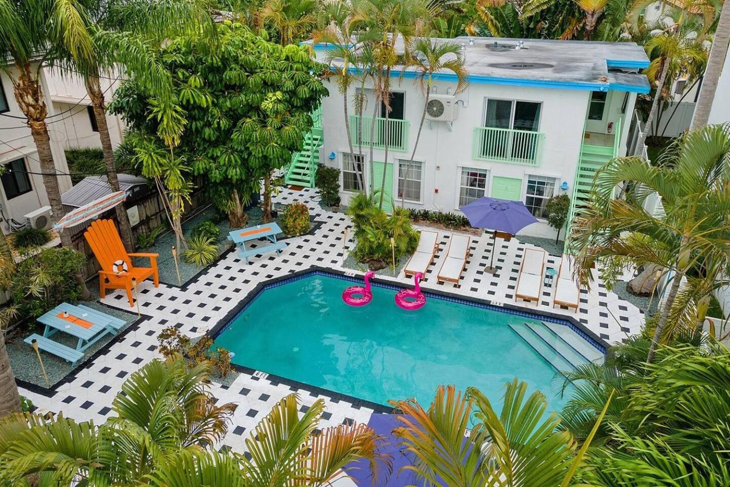 Las Olas Guest House