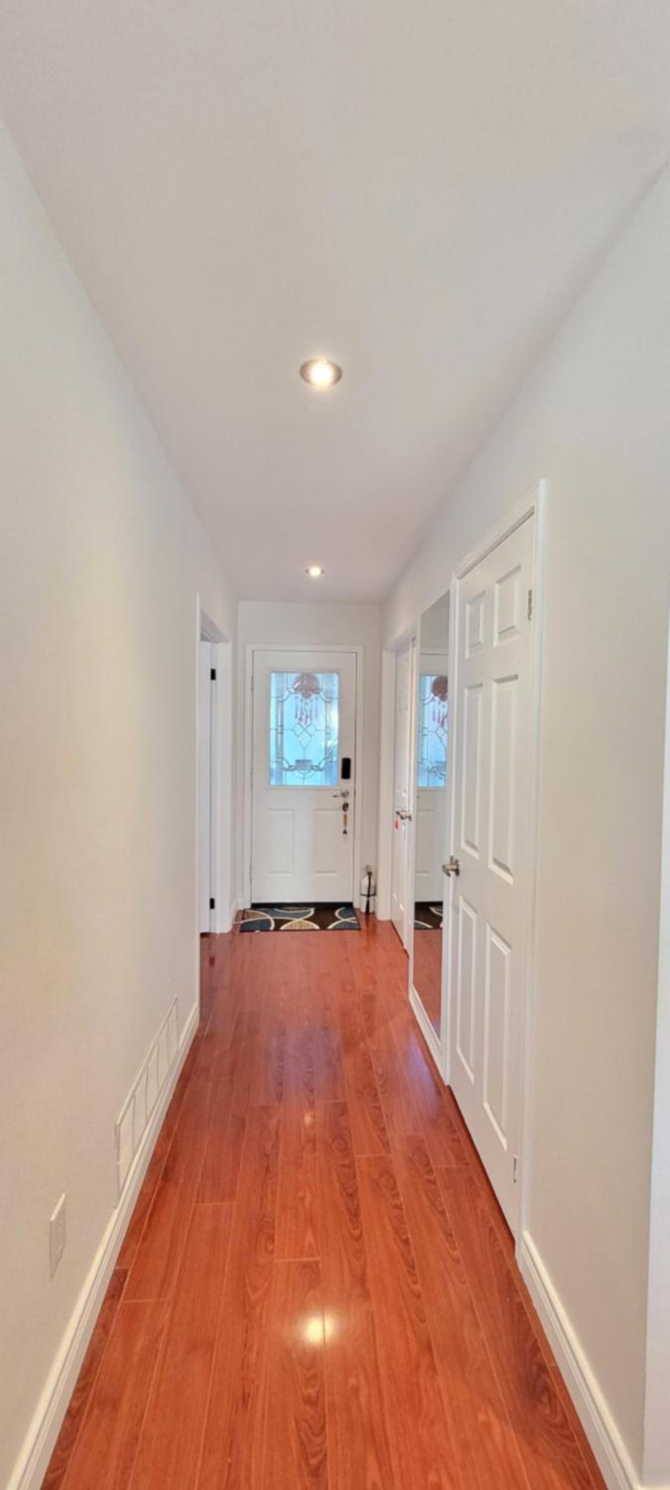 Toronto Spacious Cozy Mainfloor Room