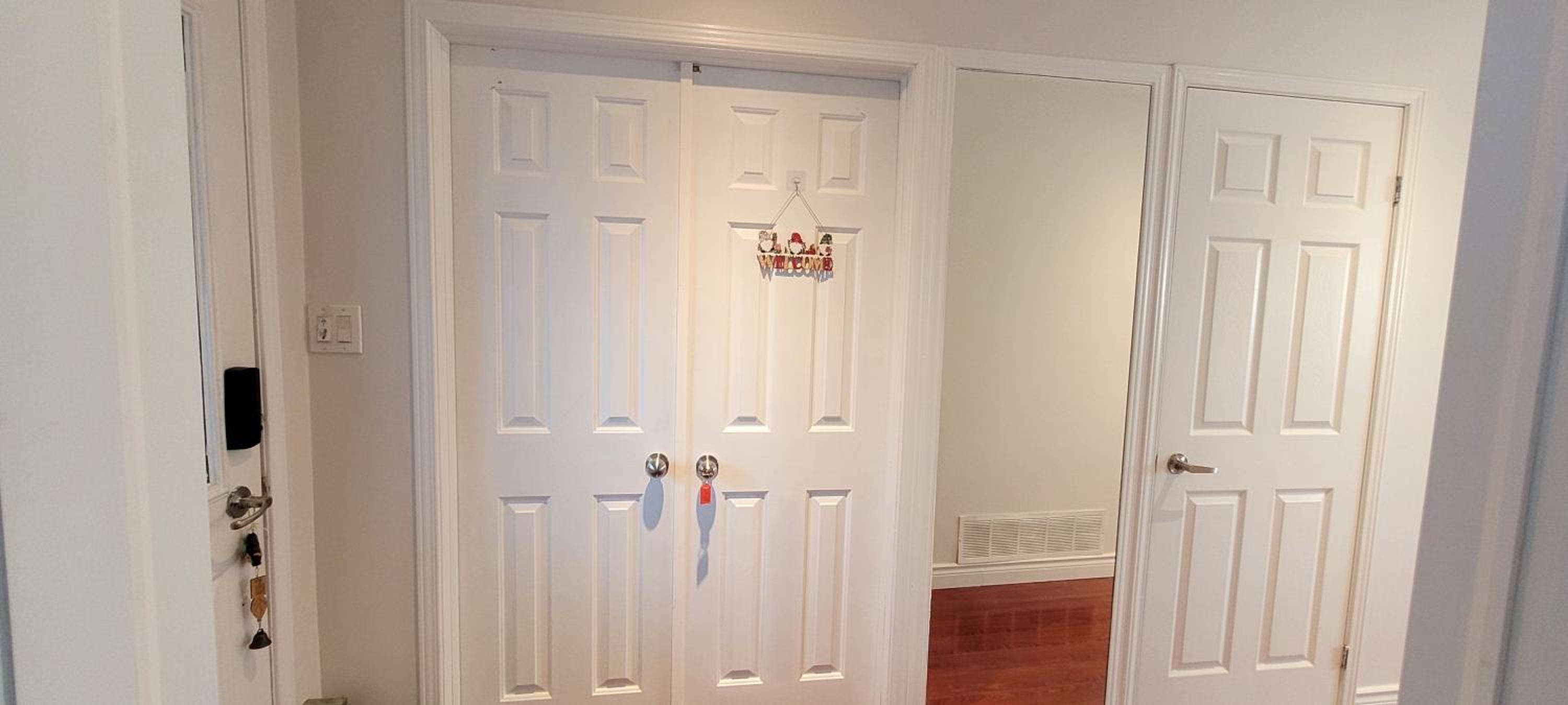 Toronto Spacious Cozy Mainfloor Room