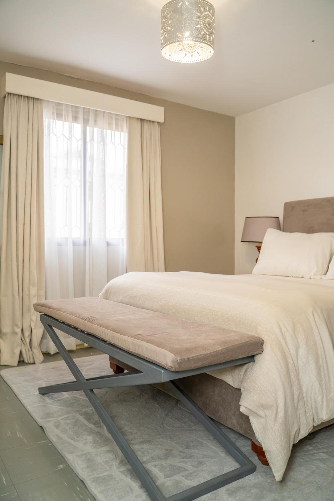 Airport Oasis: 3 bed apartment view 4