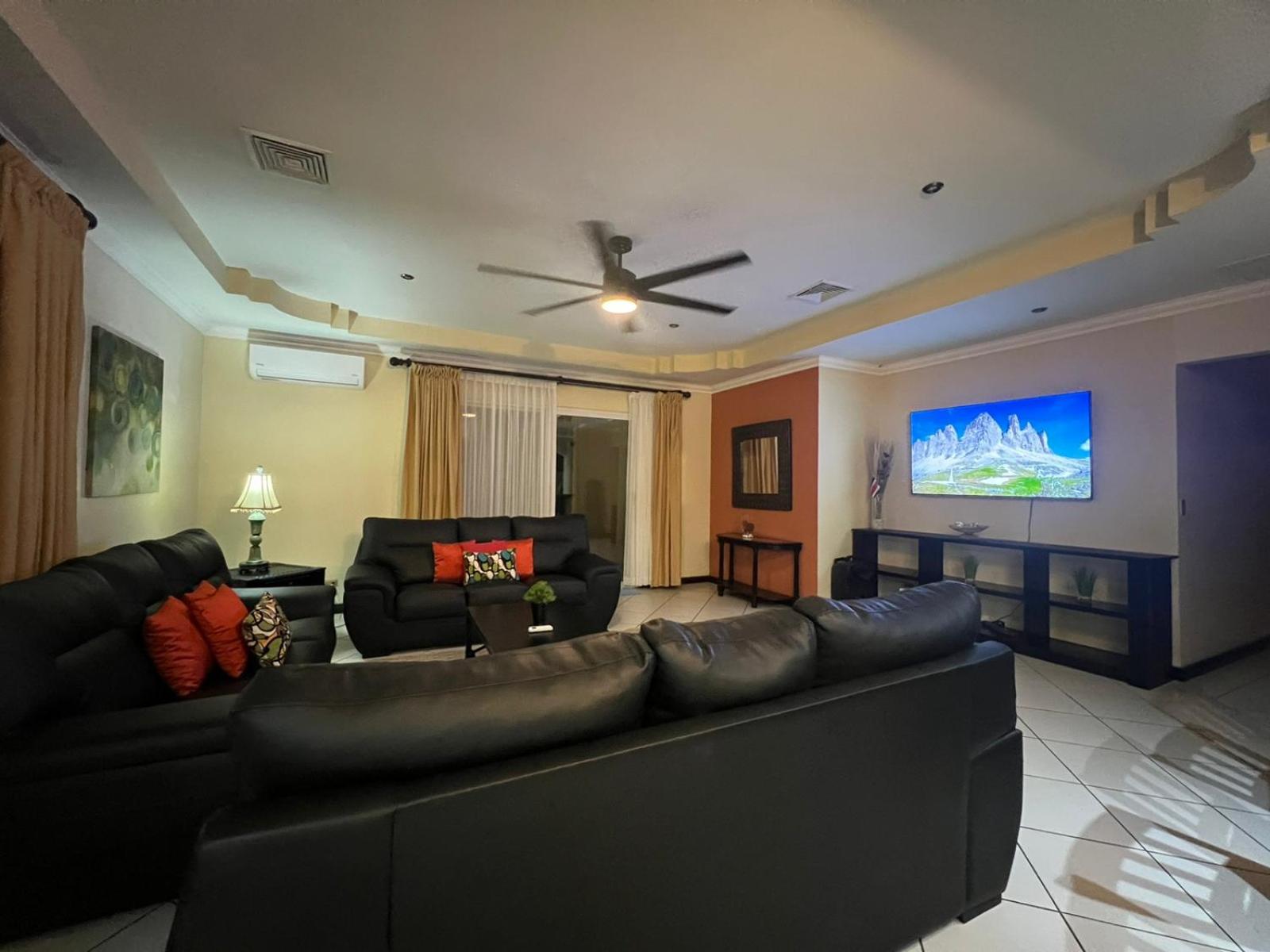 Los Amigos Luxury Villa