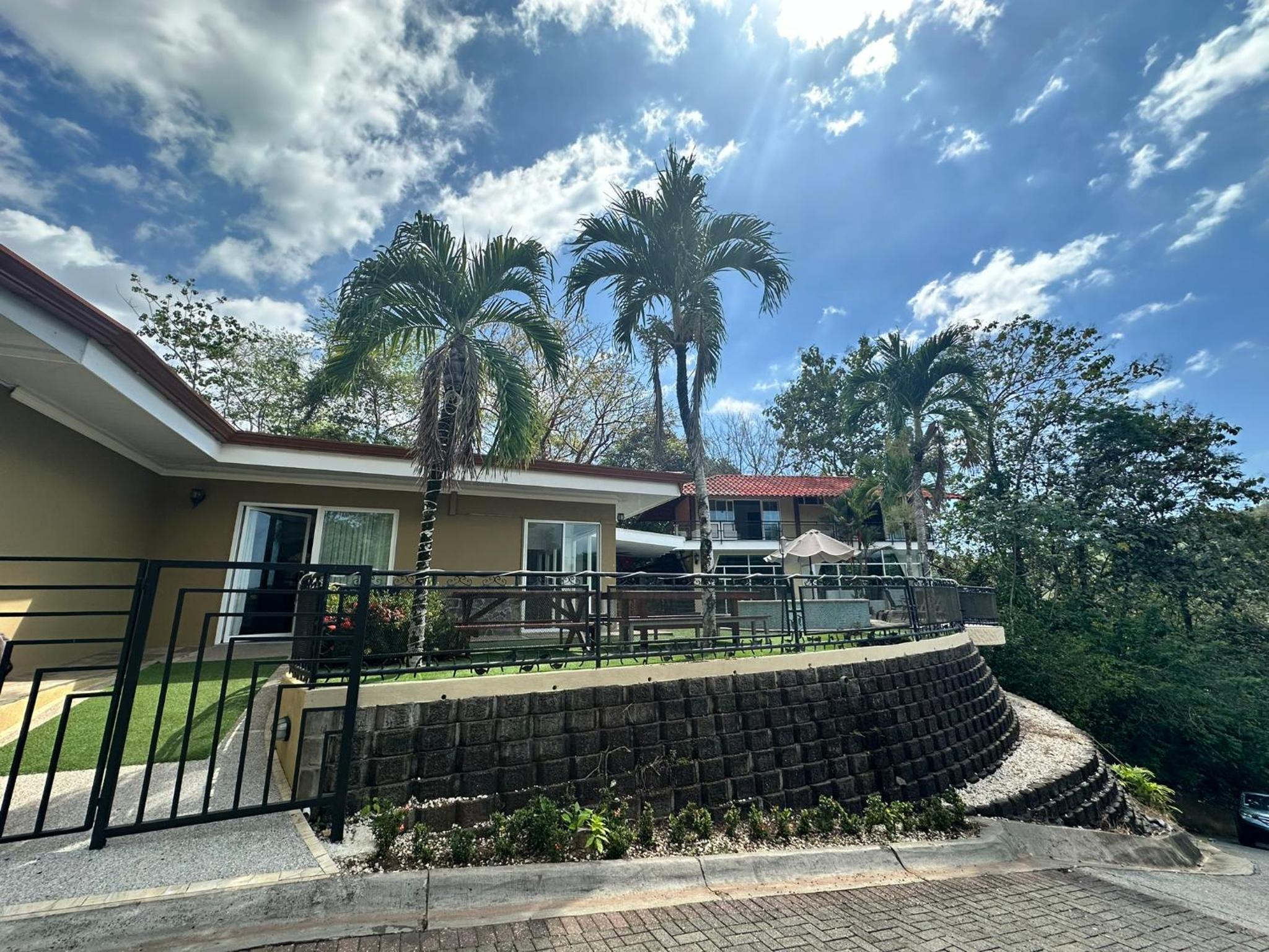 Los Amigos Luxury Villa