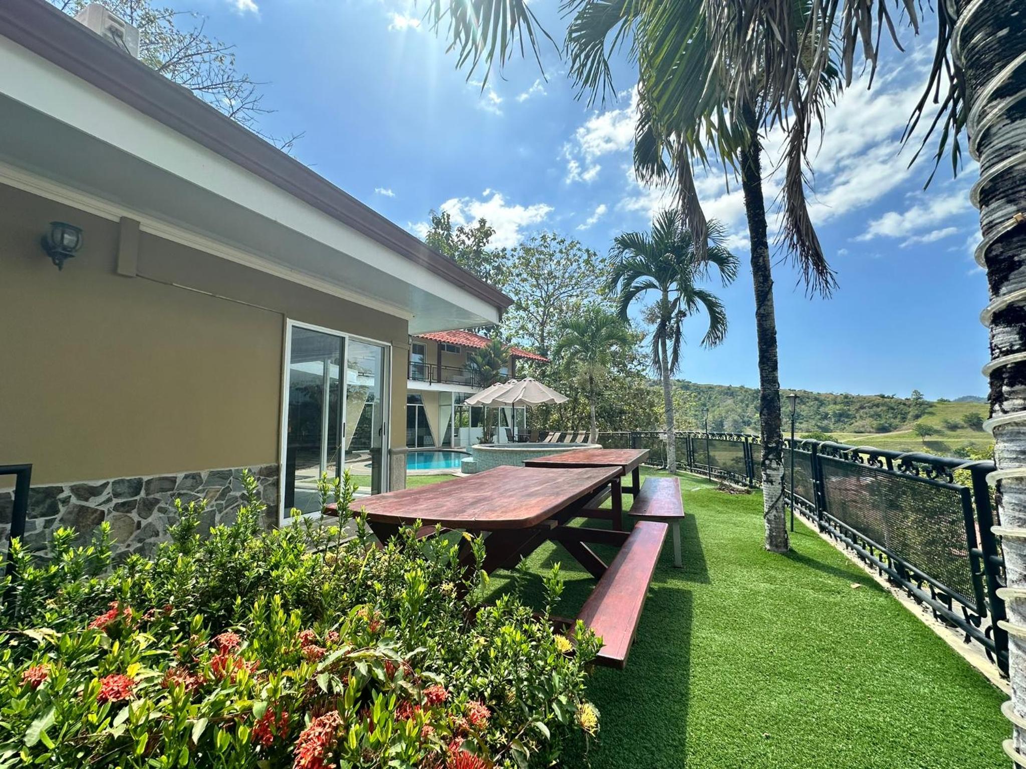 Los Amigos Luxury Villa
