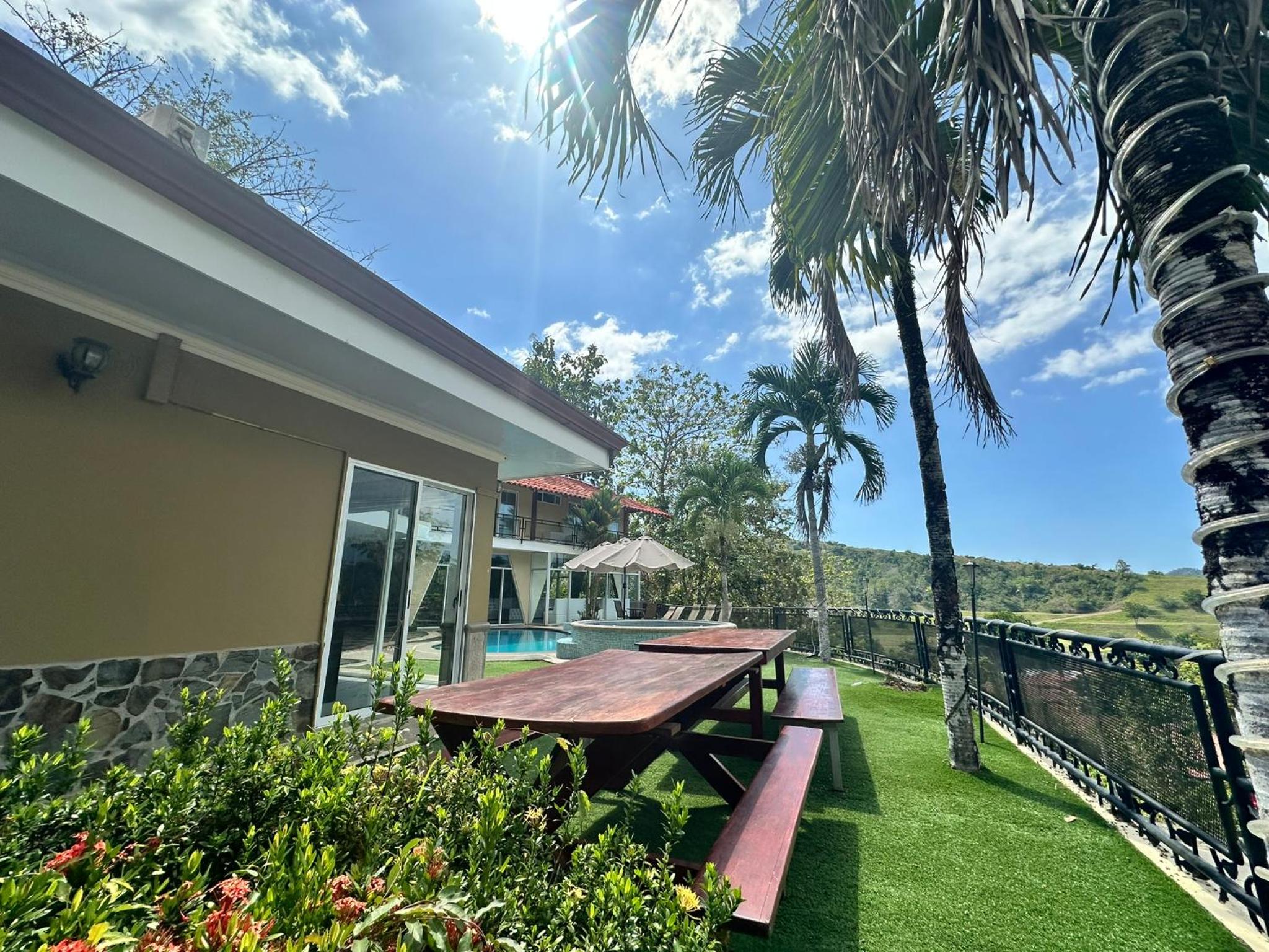 Los Amigos Luxury Villa