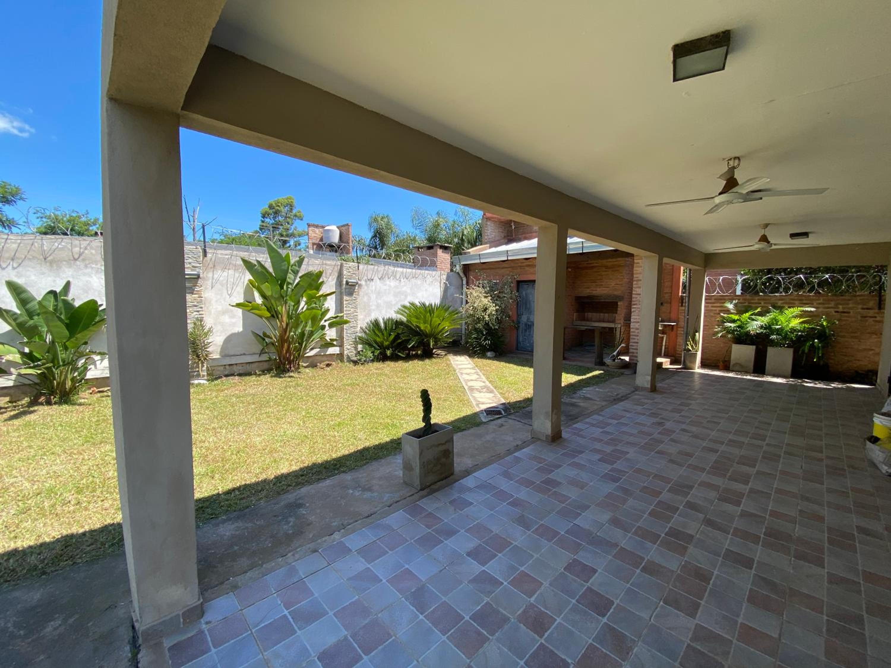 Casa en Paso con pileta a 4 cuadras de la Palya