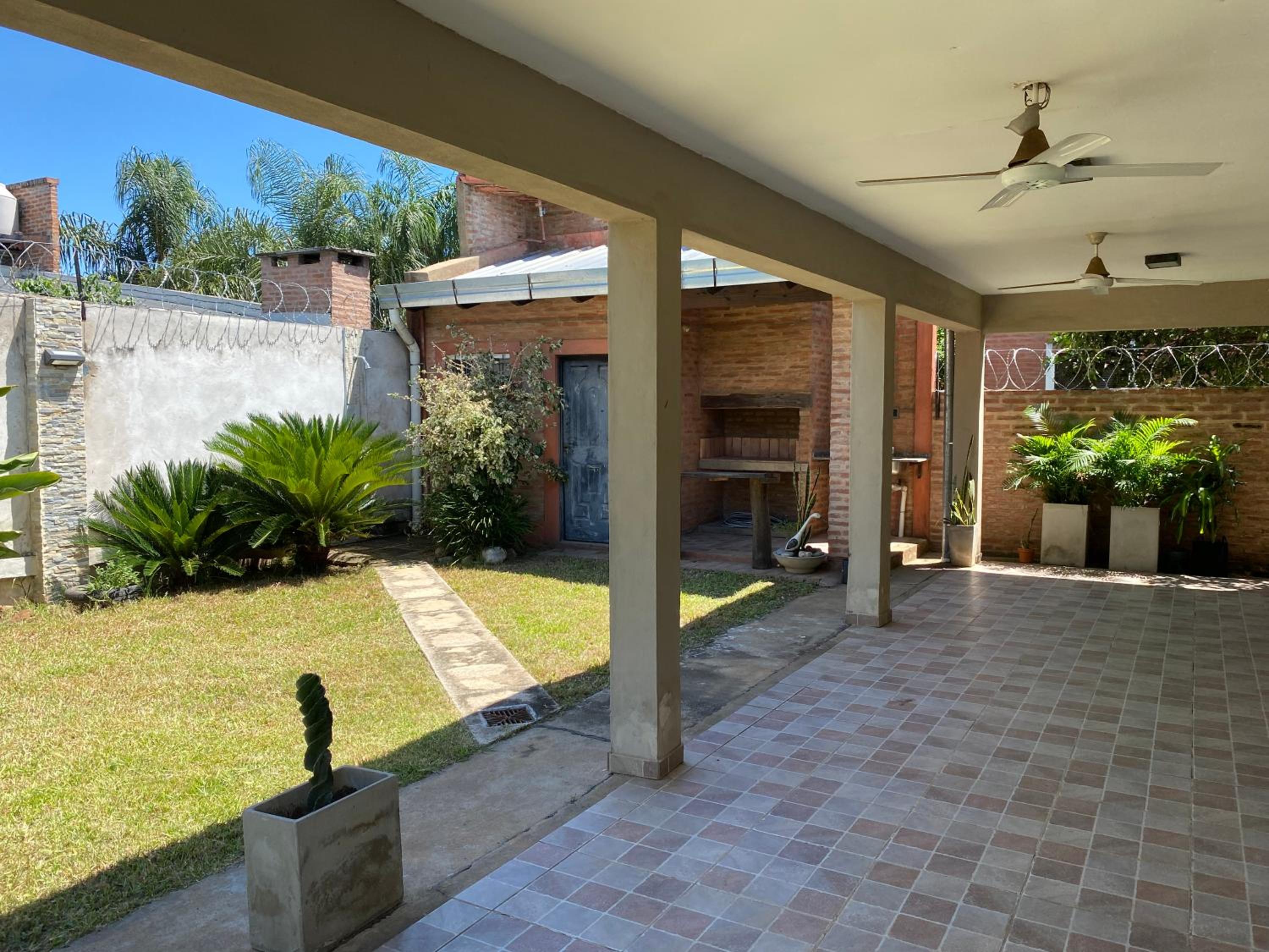 Casa en Paso con pileta a 4 cuadras de la Palya