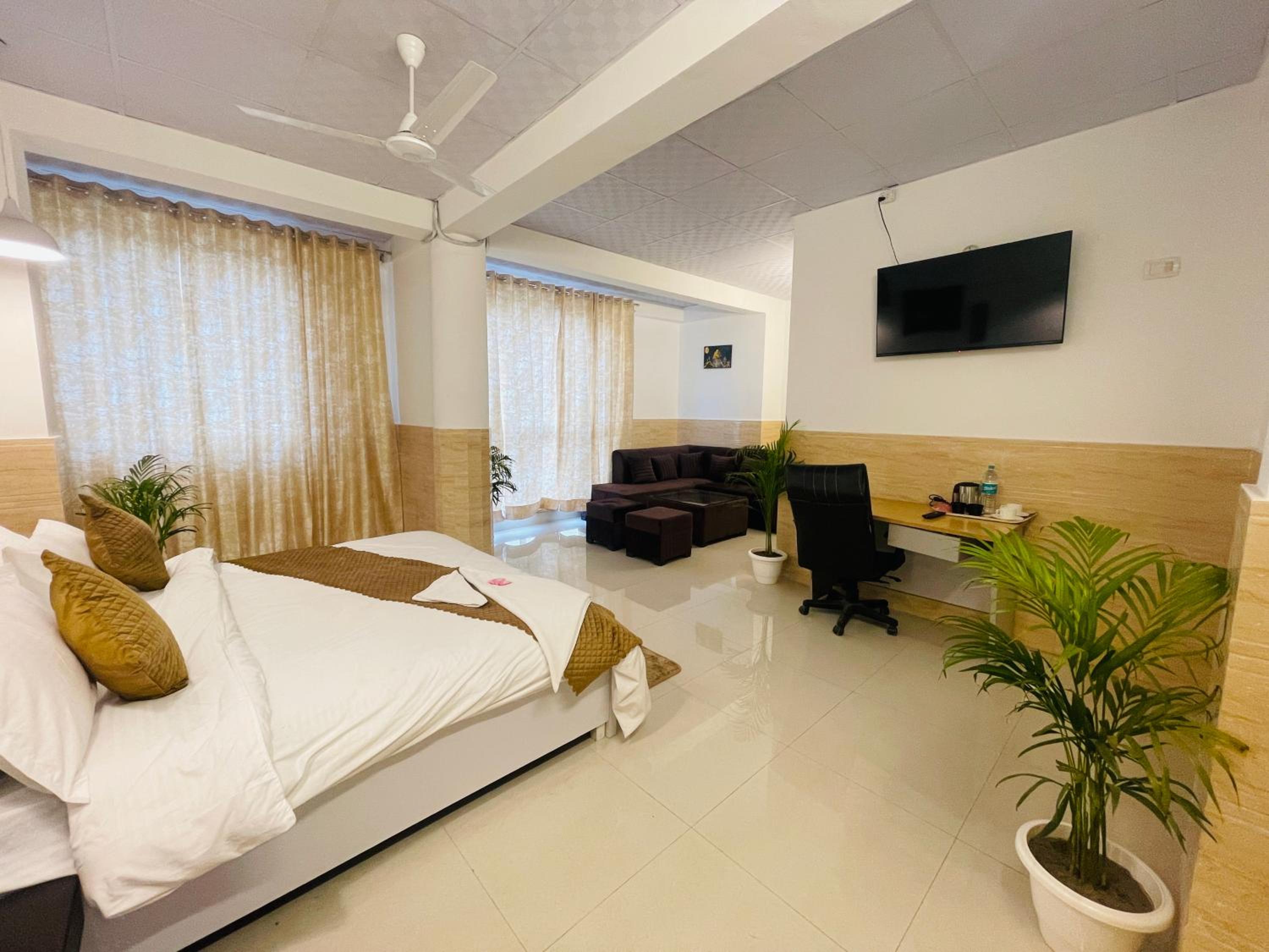 Hotel Relax In - Noida Sector 18 view 5