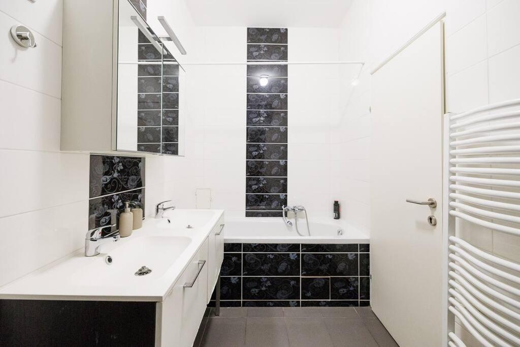 RG 5 Stylish Haven-Near Brunnenmarkt