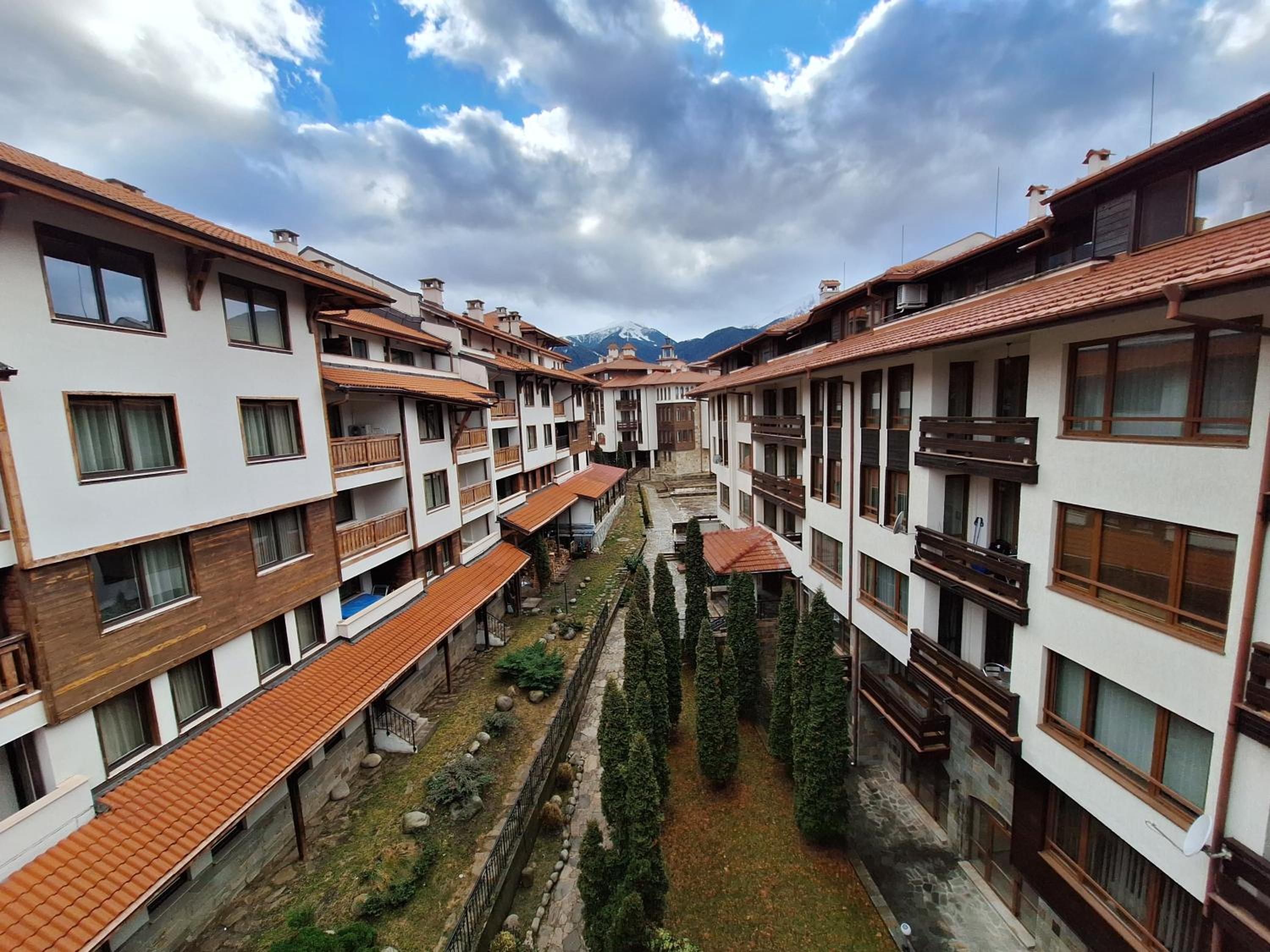 SNOW PEAK TODORKA AND VIHREN APARTAMENT /NEXT TO THE LIFT/ 7 PERSONS/