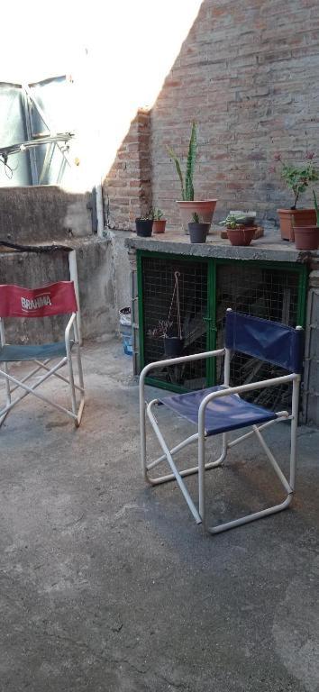 AMPLIA CASONA DE CATEGORIA VARIOS DORMITORIOS TERRAZA PARRILLA Y COCHERA FRENTE A LA PLAZA DE LA MUSICA Y CAMINO AL ESTADIO KEMPES CON HERMOSA VISTA A LA C