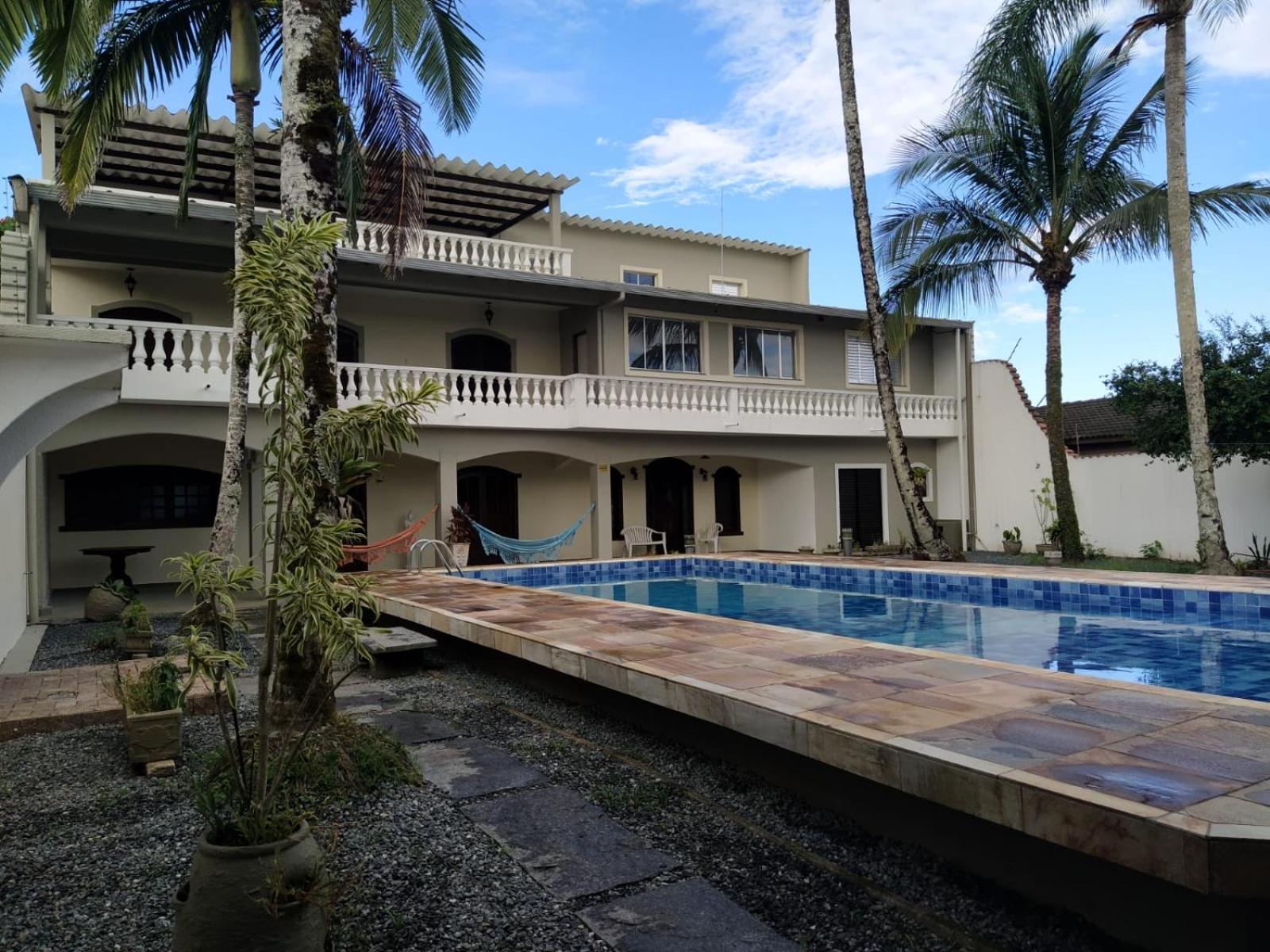 Carnaval a partir 5 diárias - 15 pessoas- Linda Casa de praia com Super piscina 12x5 Novinha com 3 níveis, Wi-Fi, Tv led,jardim , churrasqueira completa