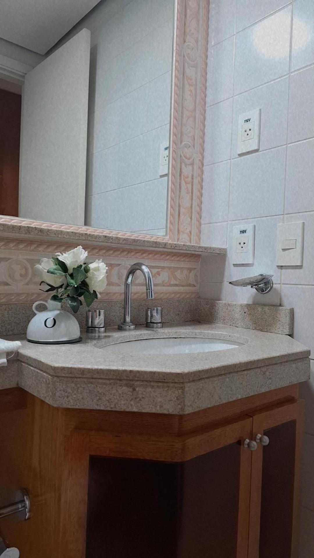 HOTEL in AVENIDA IBIRAPUERA , QUARTO LUXUOSO , CUSTO BENEFÍCIO