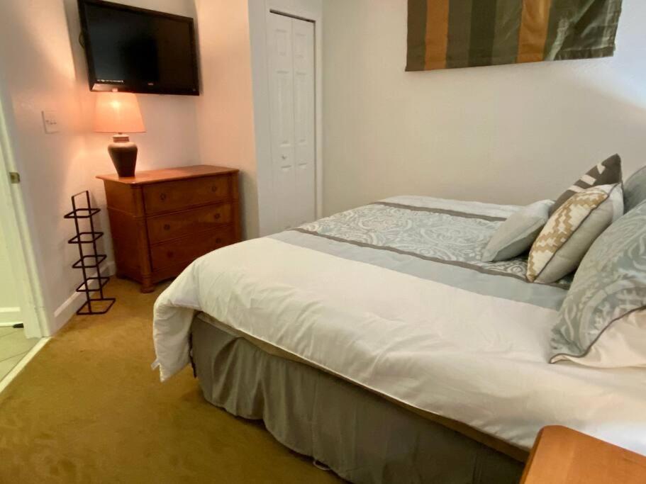 Ocean Sunrise Condo ~ 2B/2B view 4