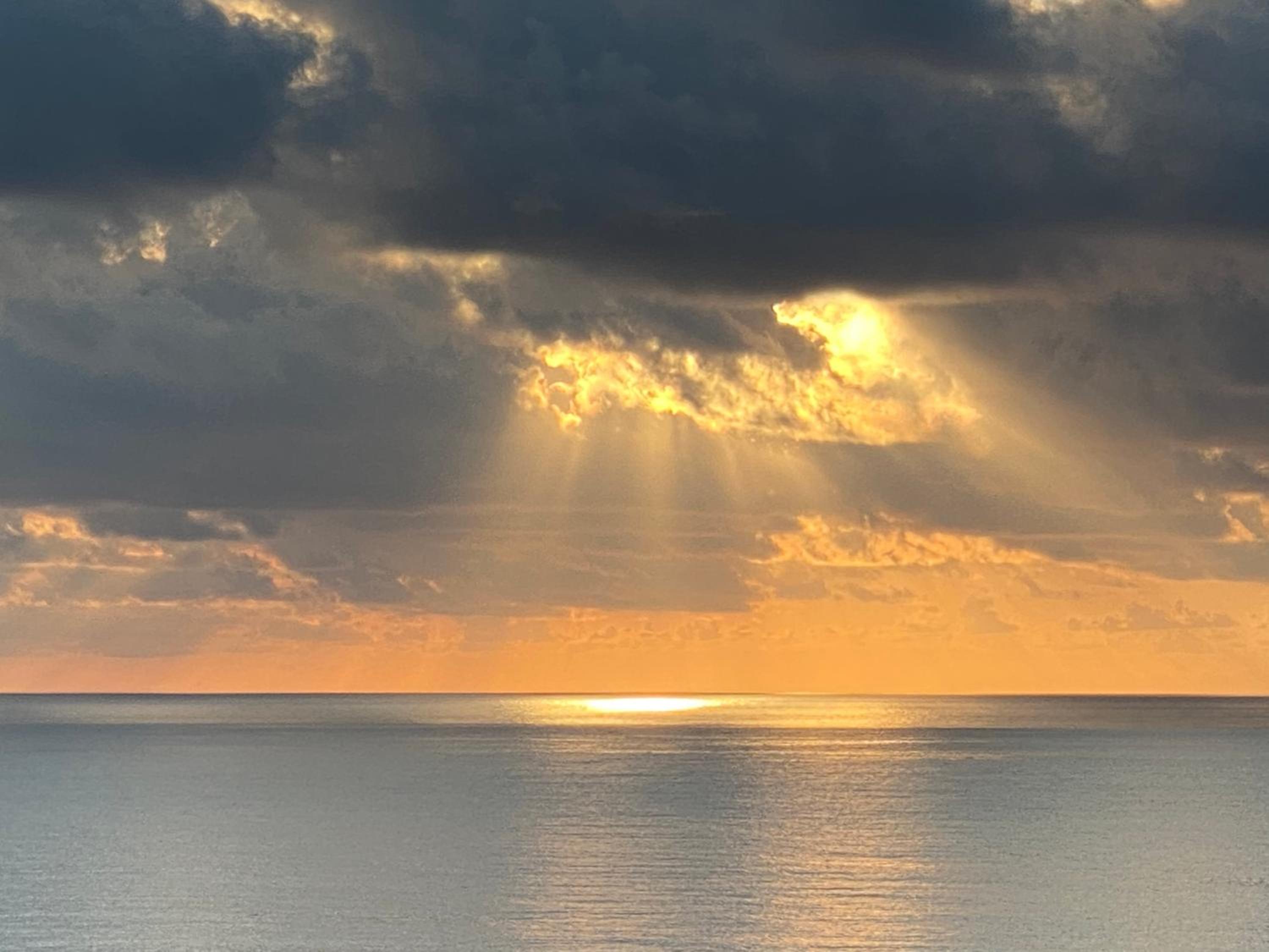 Cozy Studio in Beachfront Resort with Beautiful Sunset Views