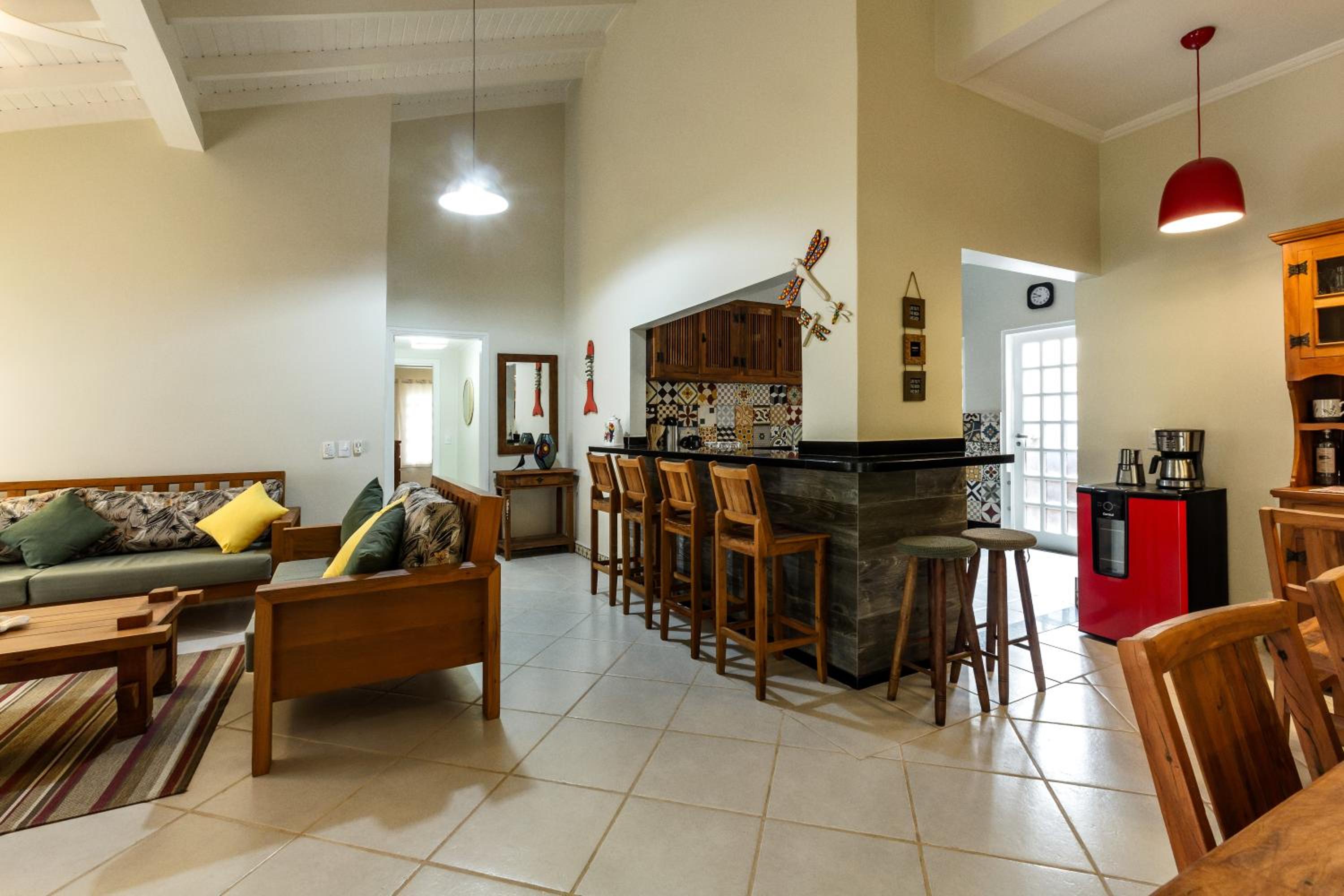 Charmosa casa de praia no Village do Camburizinho!