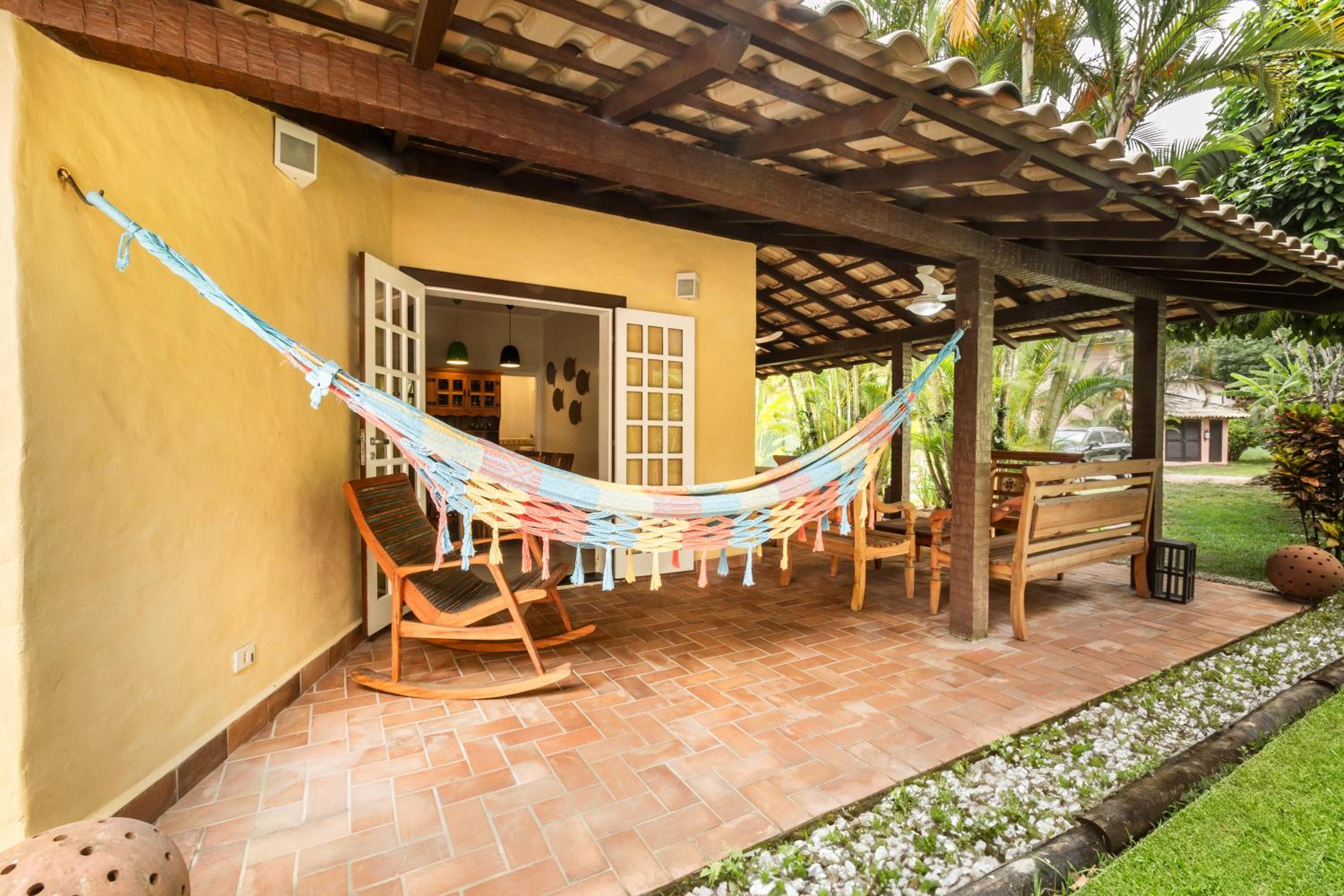 Charmosa casa de praia no Village do Camburizinho!