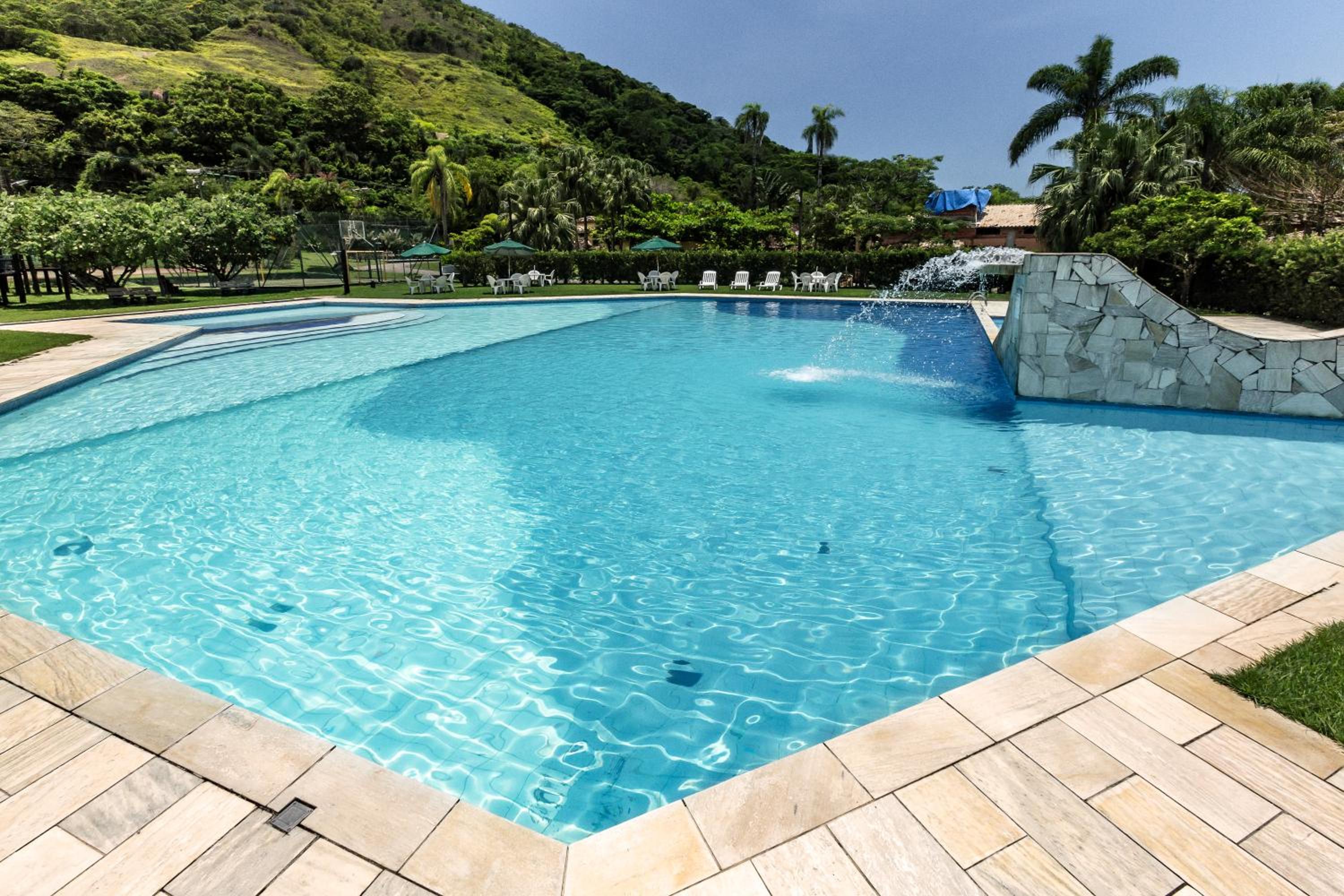 Charmosa casa de praia no Village do Camburizinho!