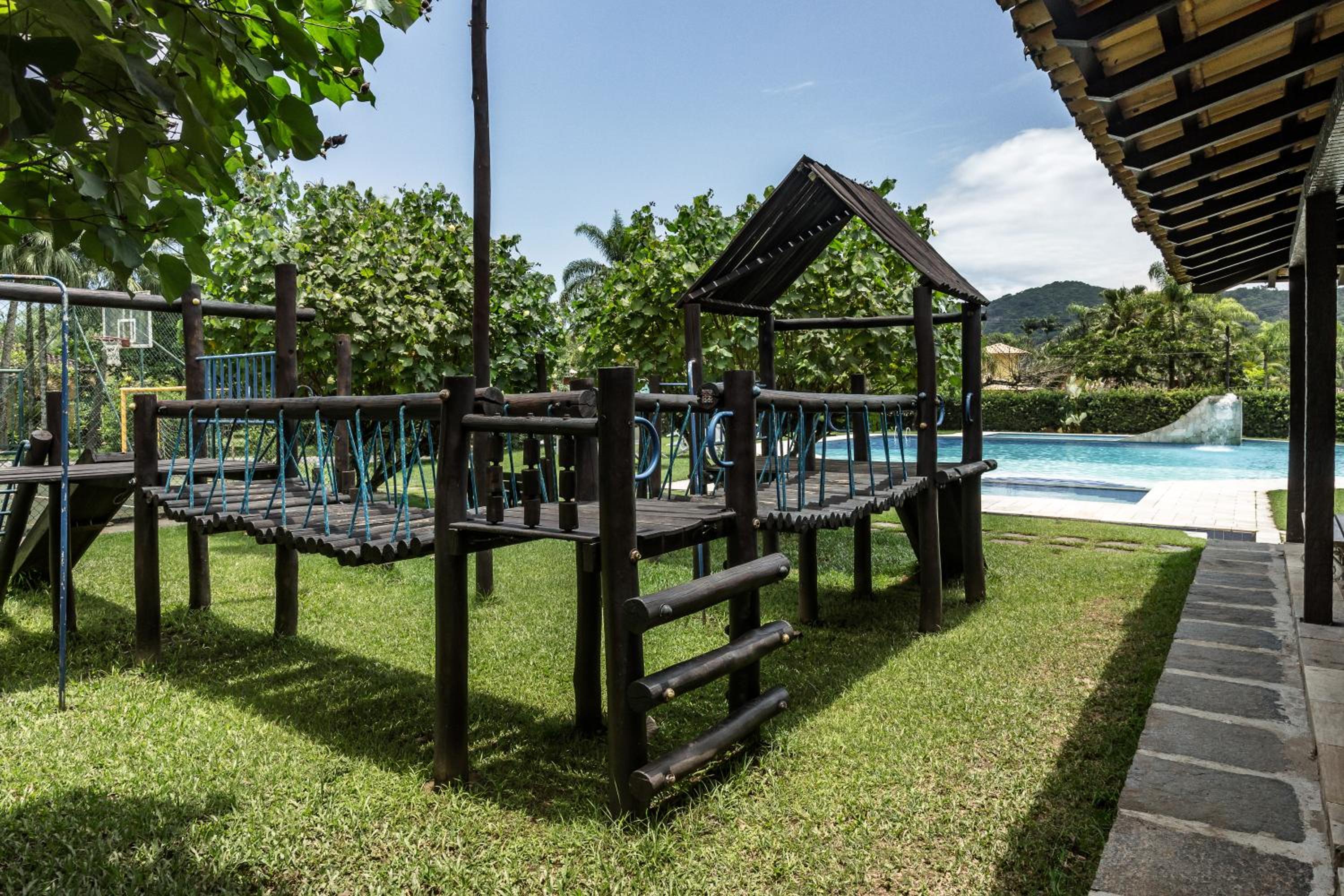 Charmosa casa de praia no Village do Camburizinho!
