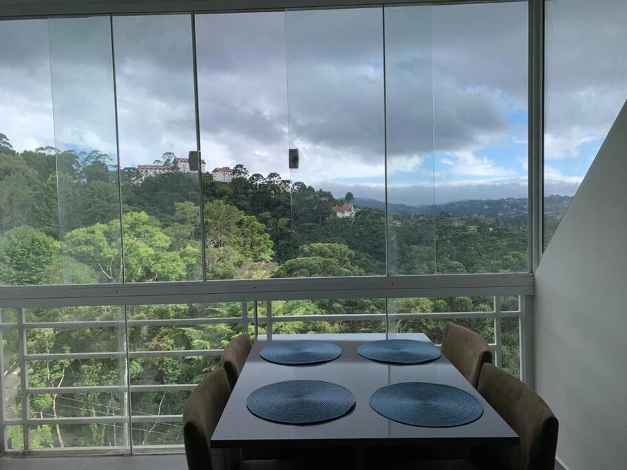 Apartamento com bela vista em Campos do Jordão