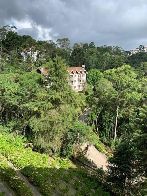 Apartamento com bela vista em Campos do Jordão