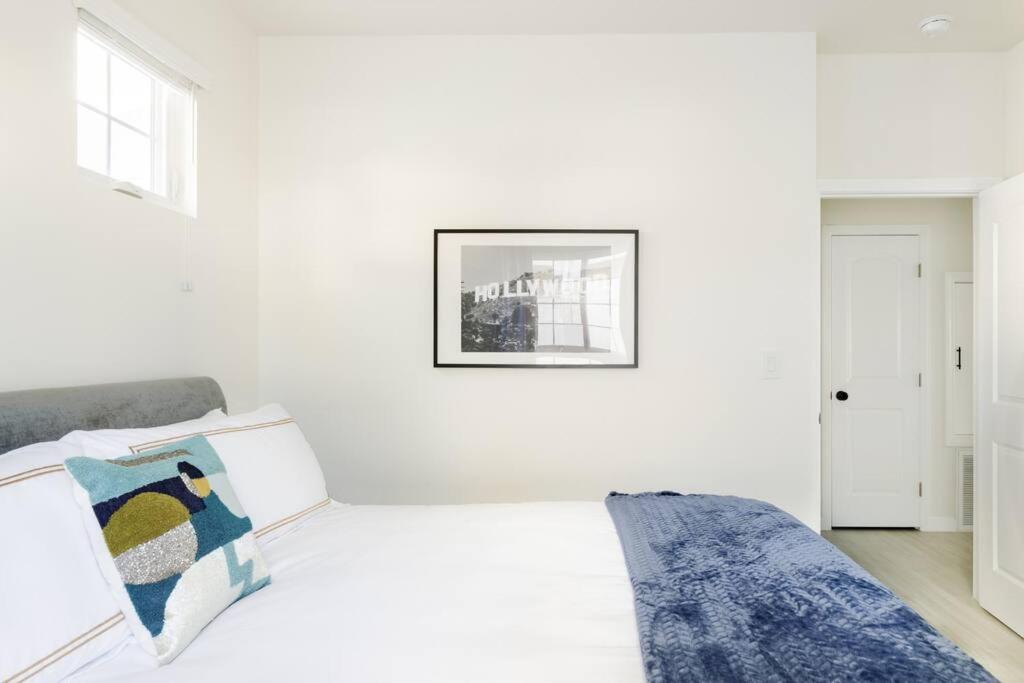 Hollywoodland Suite Built in Exquisite Contemporary Style
