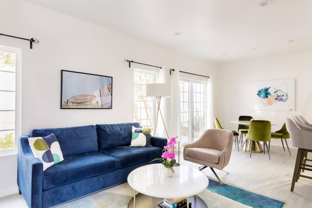 Hollywoodland Suite Built in Exquisite Contemporary Style