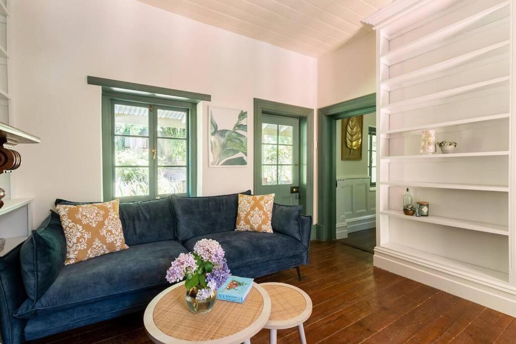 Two-Acres Italian villa creek setting - 3 bedroom