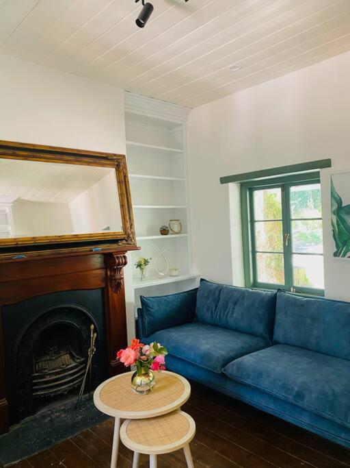 Two-Acres Italian villa creek setting - 3 bedroom