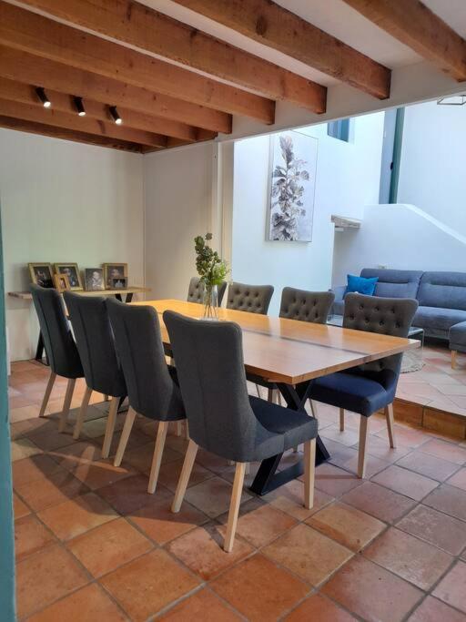 Two-Acres Italian villa creek setting - 3 bedroom