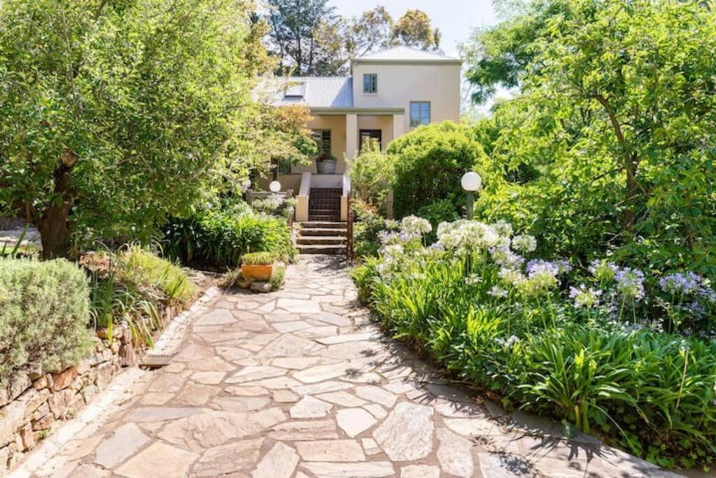 Two-Acres Italian villa creek setting - 3 bedroom