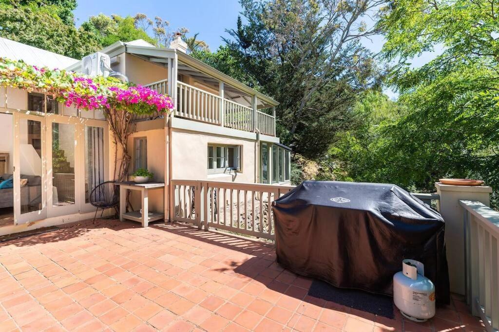 Two-Acres Italian villa creek setting - 3 bedroom