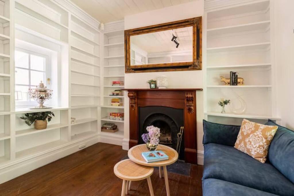 Two-Acres Italian villa creek setting - 3 bedroom