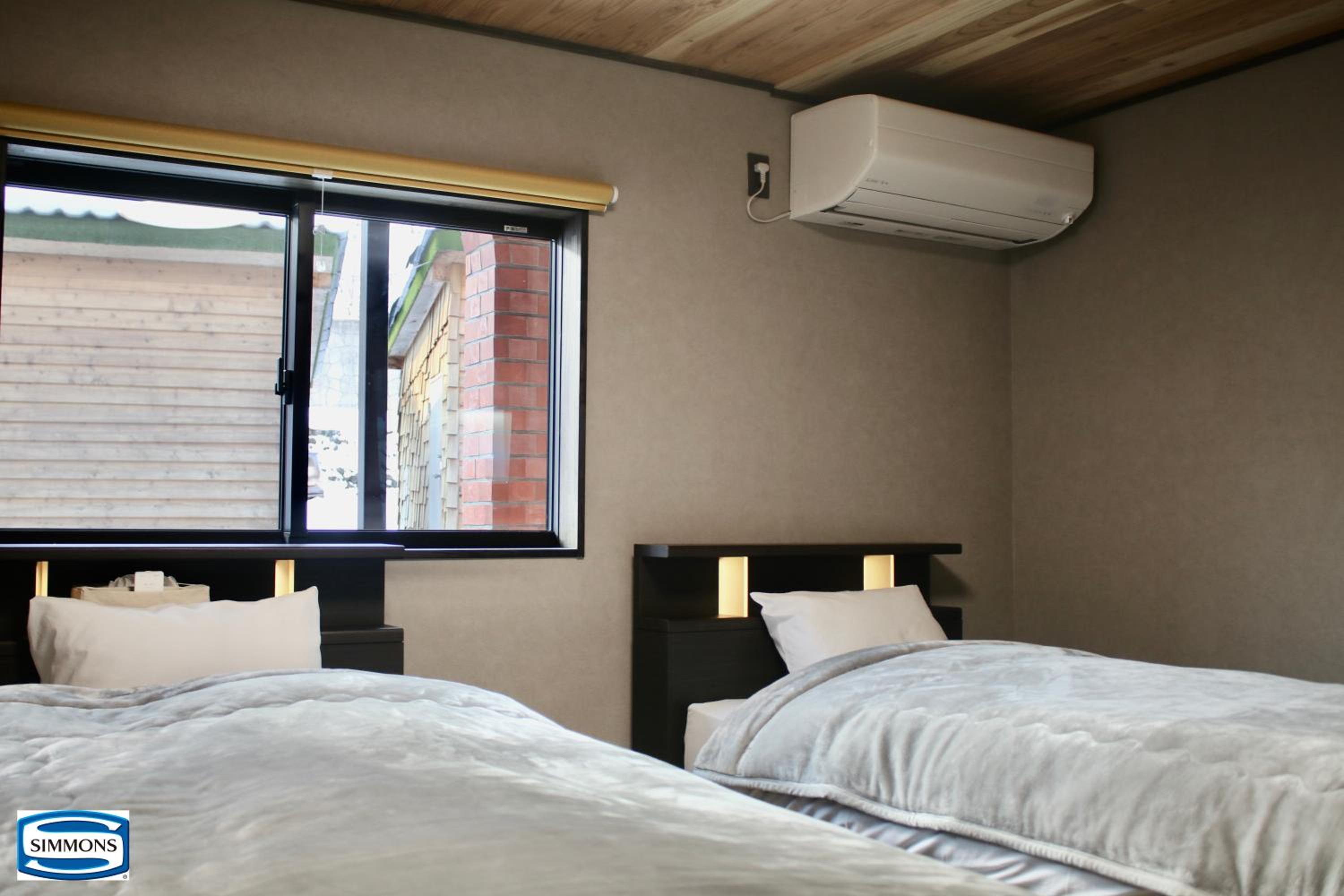Jaune Chalet view 5