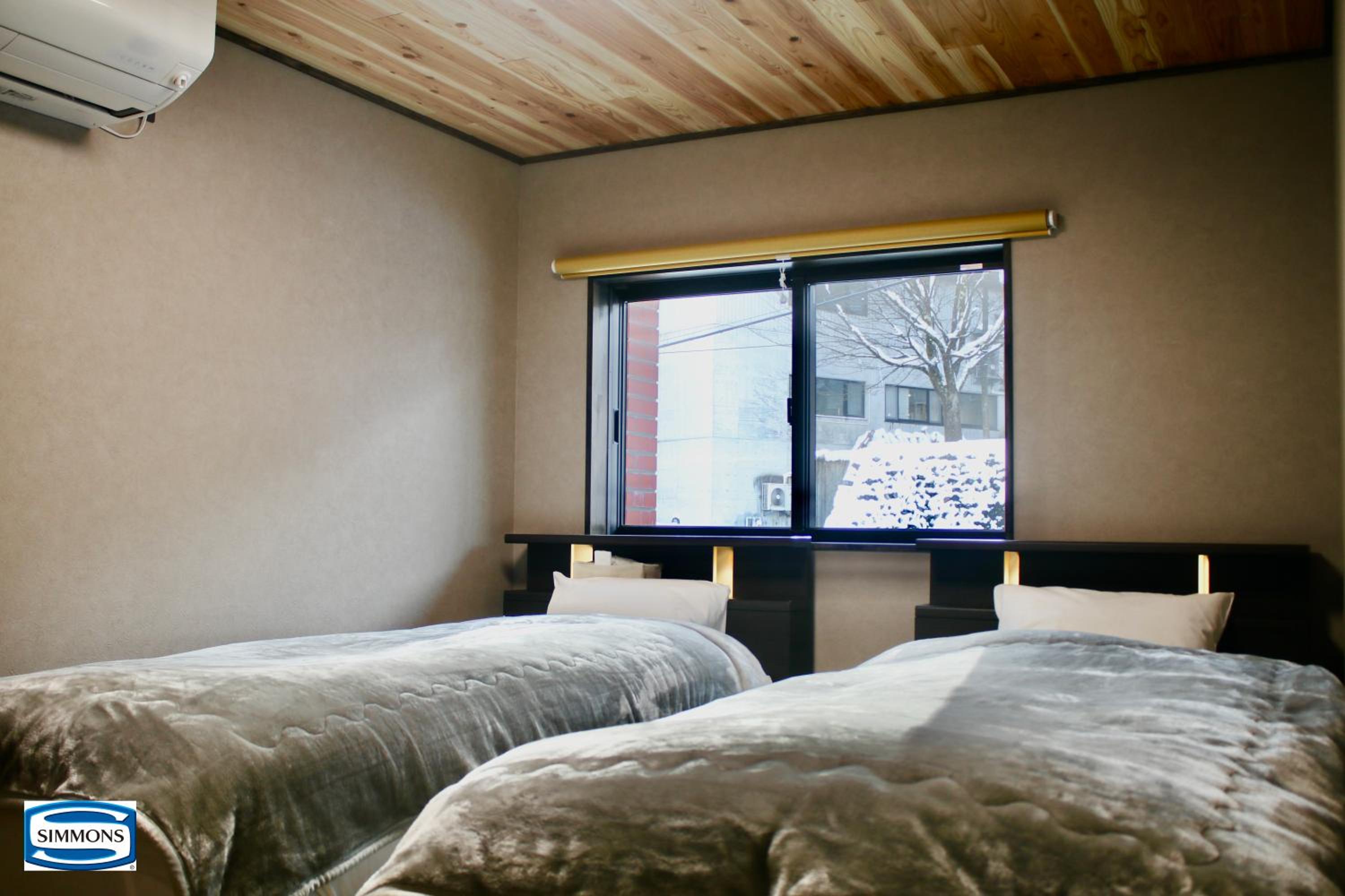 Jaune Chalet view 4